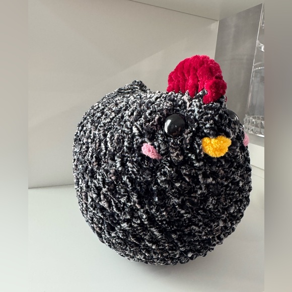Handcrafted crochet chicken 🐔 - Picture 2 of 4